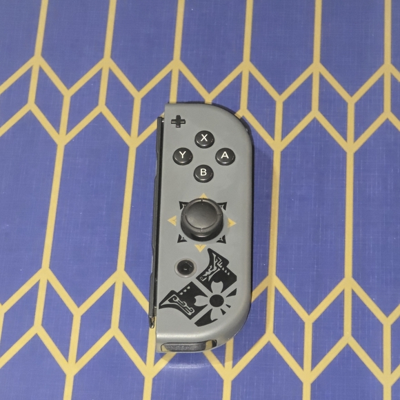 Nintendo Switch Right Joycon Monster Hunter Rise - Excellent Condition - Picture 6 of 13